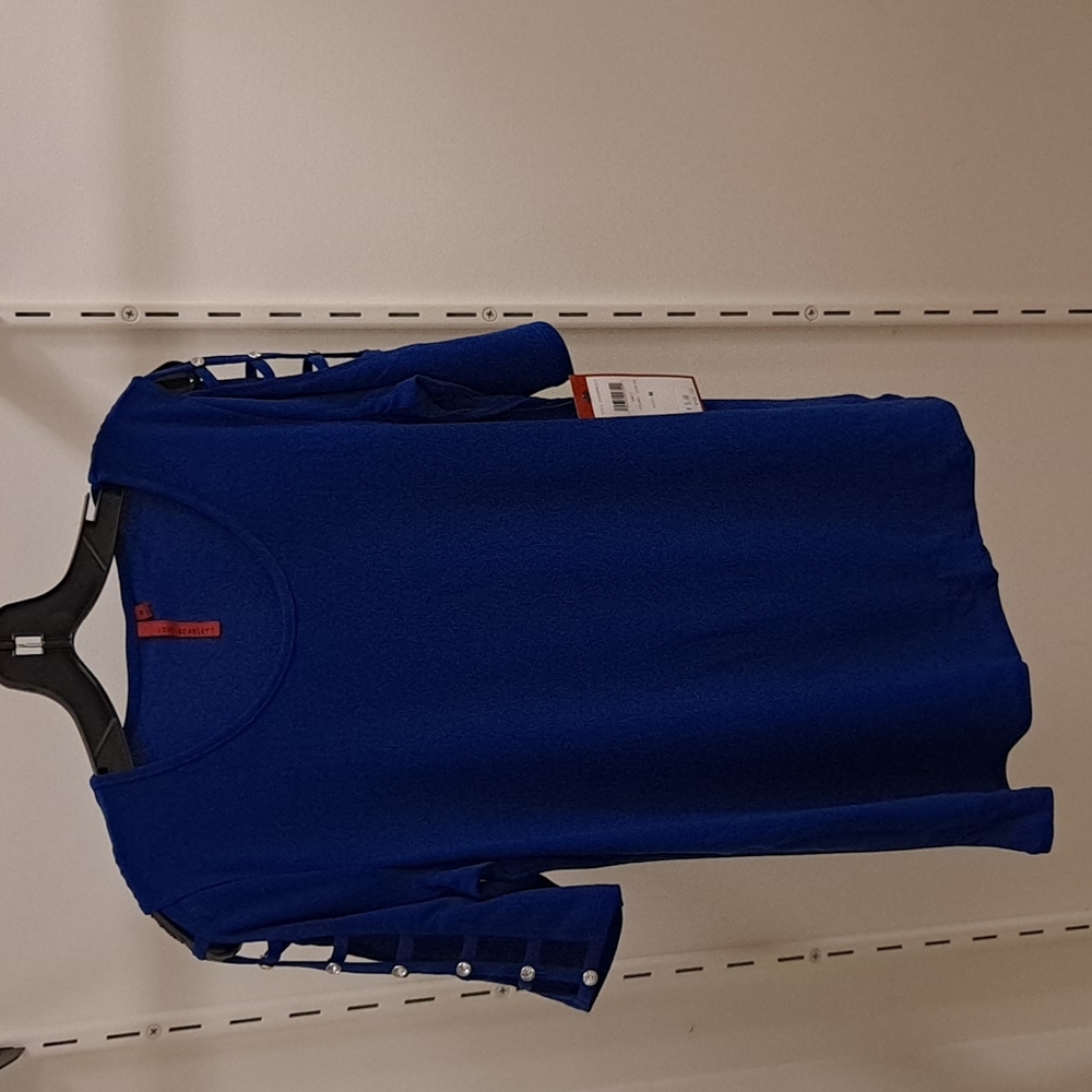 Shoulder cage sleeve top